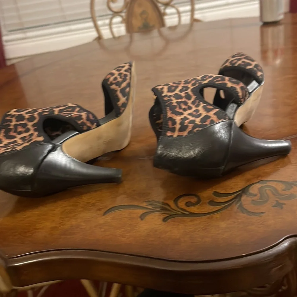 Like new Isola Dani Leopard Print Sandals - Picture 5 of 6